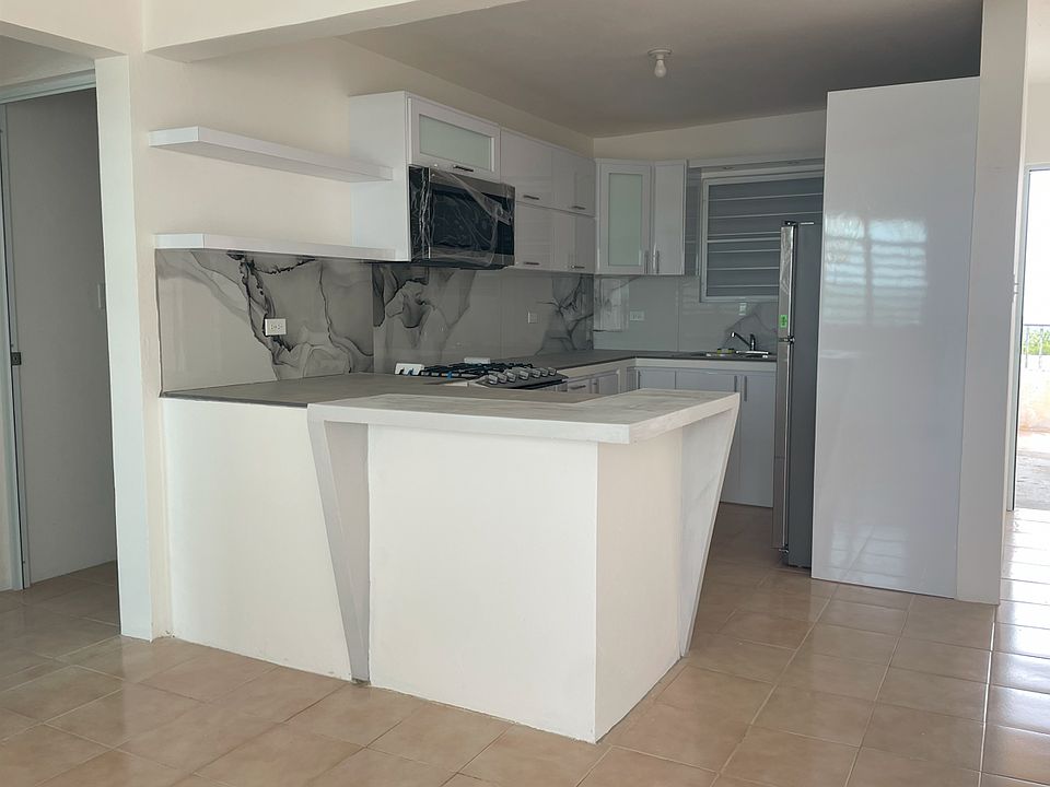 Moderna y espaciosa cocina nueva con todo los enseres.!