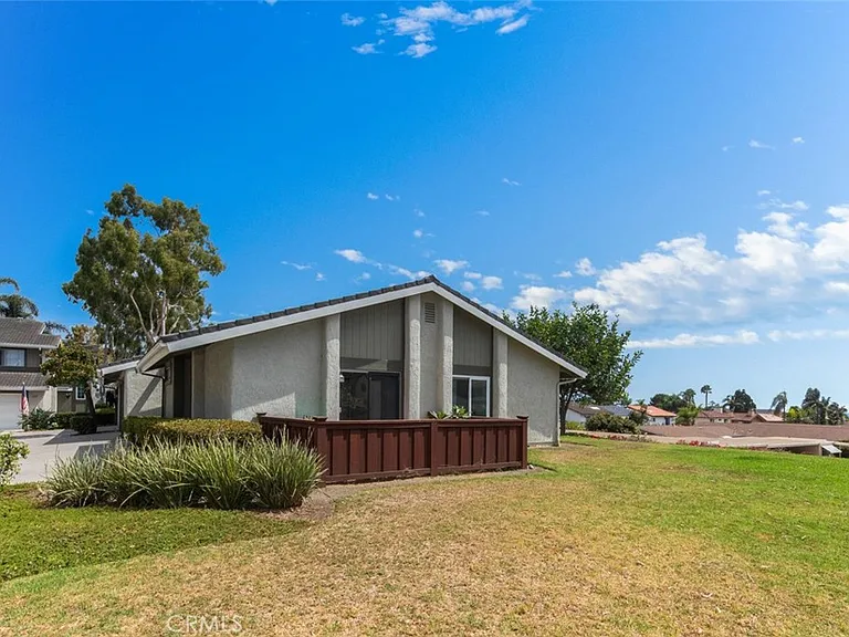 3331 Calle La Veta — Photo 4