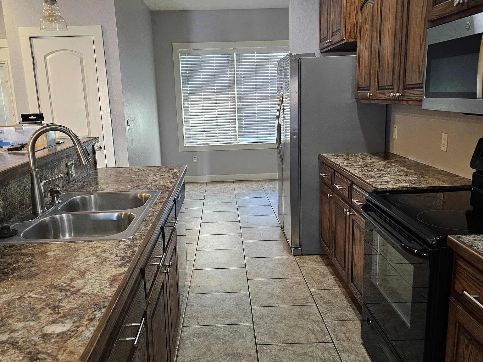 2 bed, 1660 sqft, $1,500 — Photo 4