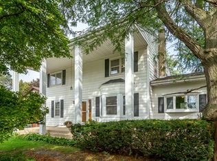 16 Westfield Ln, Des Plaines, IL 60018