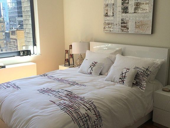 4th image of 235 W 48th St APT 15D