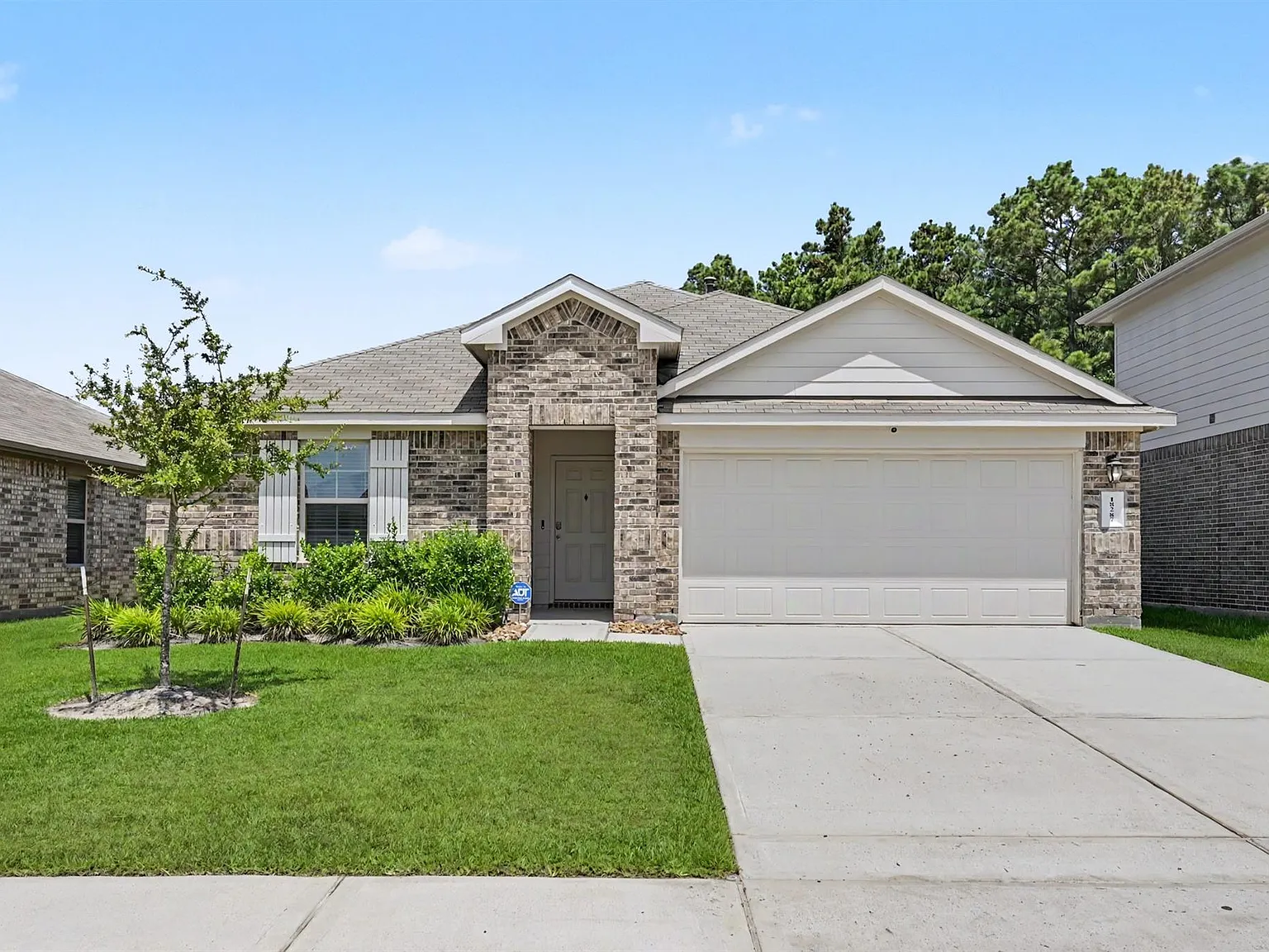 4 bed, 2.0 bath, 1820 sqft, $1,990 — Photo 1