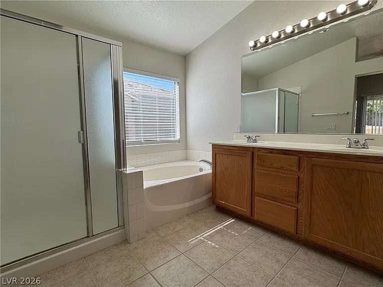 5029 Ivy Creek Ct — Photo 35