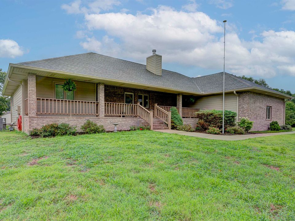 1st image of 805 Oaklawn Dr