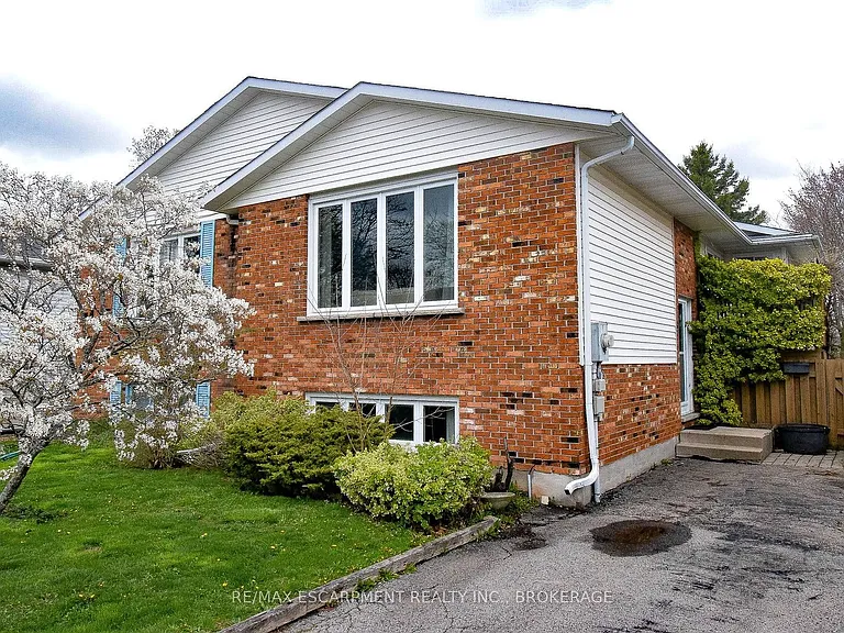87 Chapel Hill Cres #MAIN — Photo 1