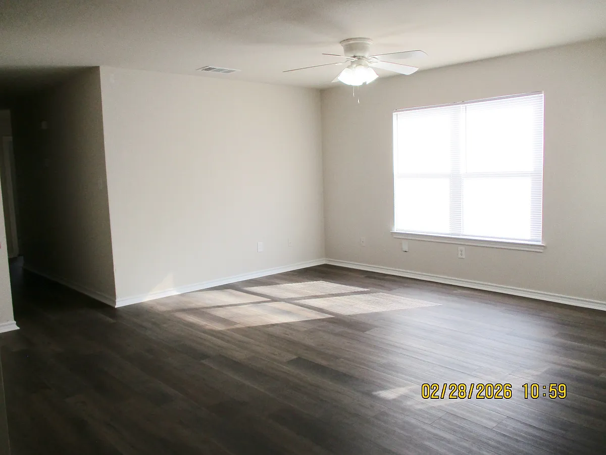 Building Photo - 8204 Marydean Ave