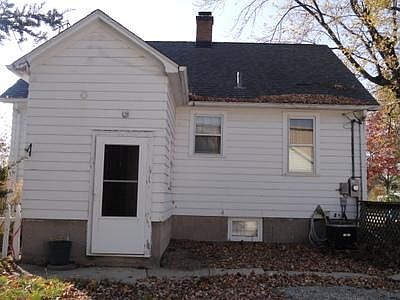4th image of 135 Illinois St