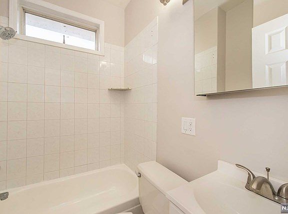 4th image of 79 Eagle St #2