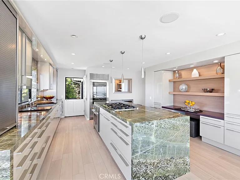 940 Summit Dr — Photo 15