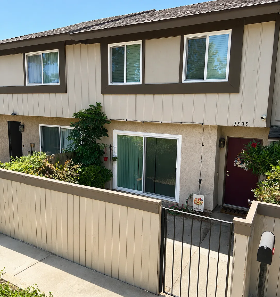 3 bed, 1271 sqft, $3,100 — Photo 2