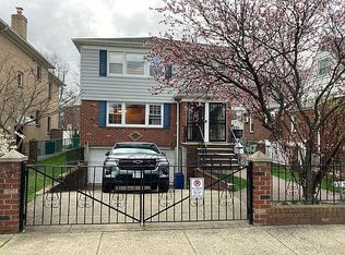 45-32 189th St #2, Flushing, NY 11358