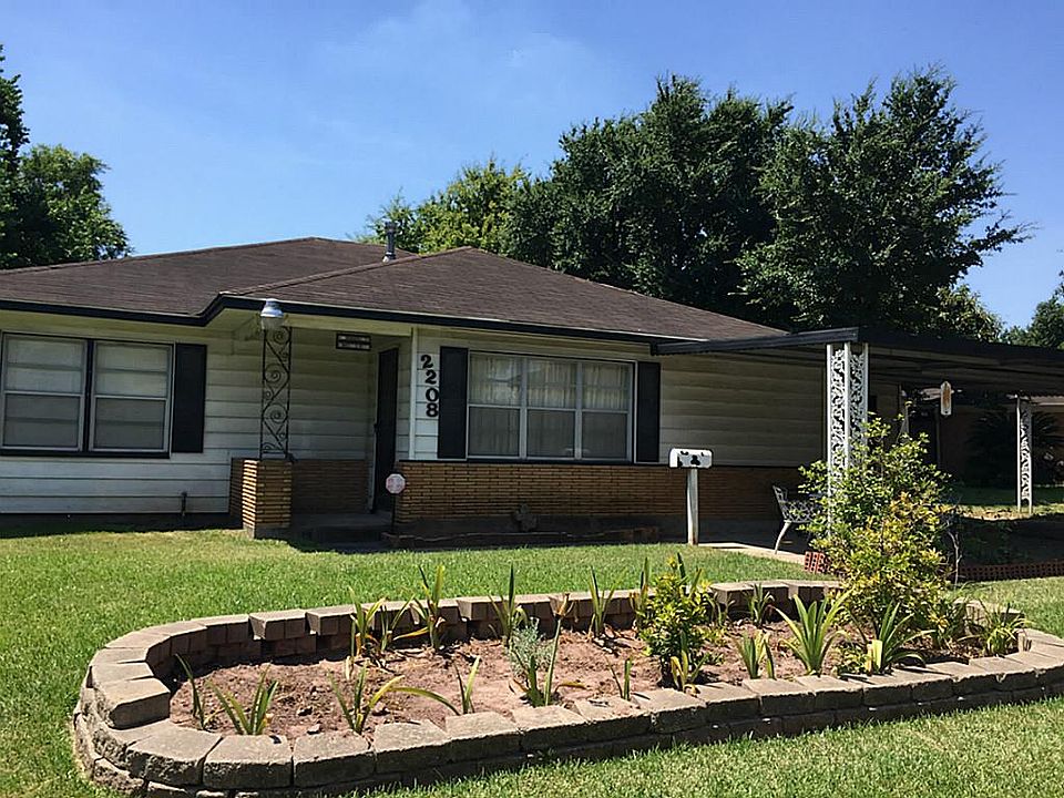 1st image of 2208 6th St