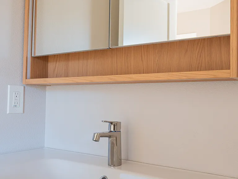 Upstrairs bathroom