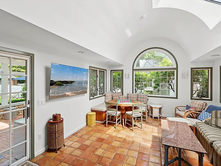 3 Shelter Island Ave — Photo 17