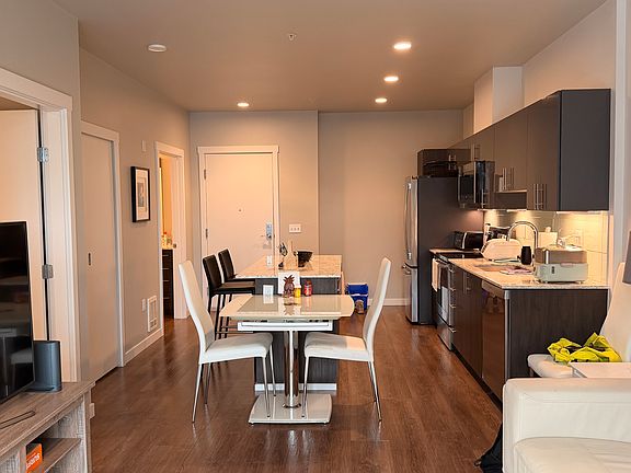 4th image of 1085 103rd Ave NE APT 519