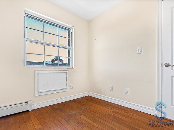 2nd image of 25-52 33rd St #Penthouse