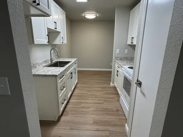 2829 Apple Valley Ln #1, Santa Rosa, CA 95403