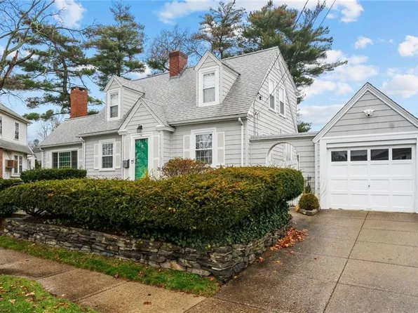 107 Calaman Rd, Cranston, RI 02910