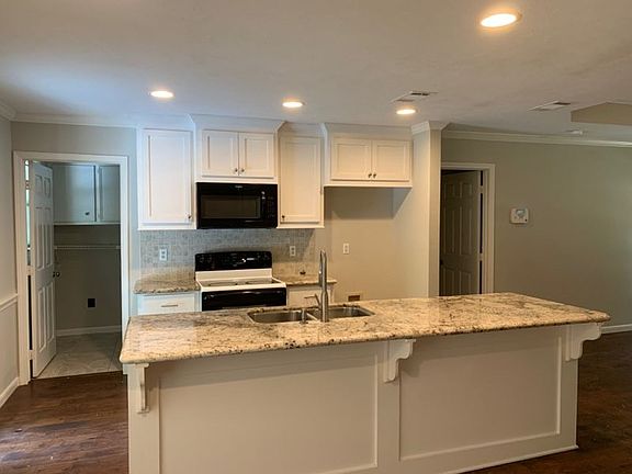 3rd image of 413 Brentwood Dr