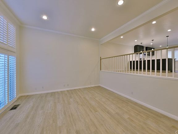 3rd image of 6216 Shoup Ave #33