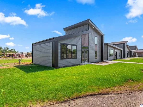 10270 Riverside Ln #145, Blair, NE 68008