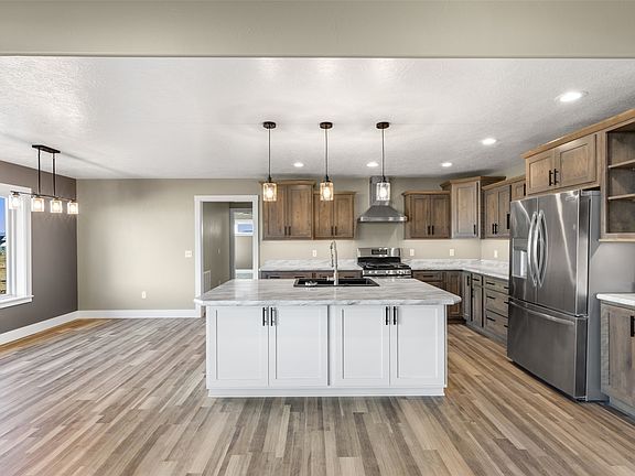 3rd image of 27 Copper Creek Ln