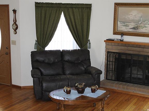 3rd image of 1924 Sugar Pine Dr