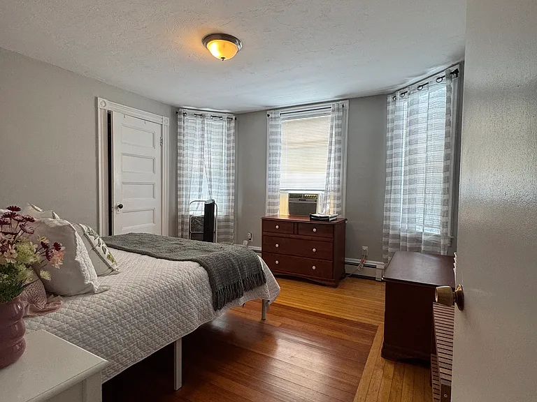 122 Lowell St #3 — Photo 2