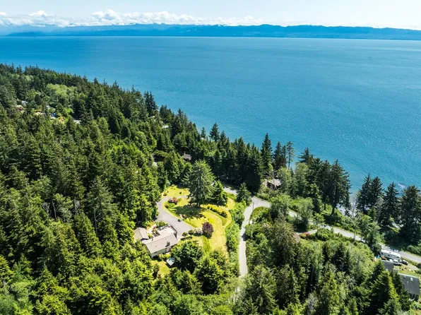 2623 Seaside Dr, Capital, BC V9Z 1G7