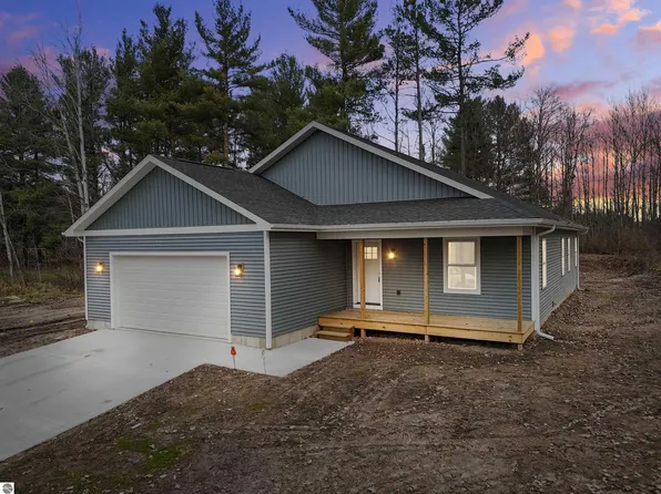 571 S Houghton St, Lake City, MI 49651