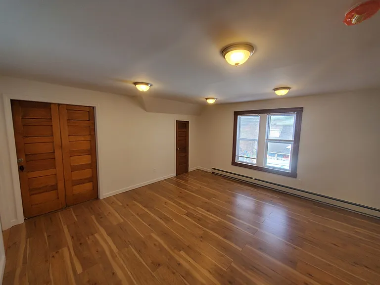 Living room
With 2 huge closet
