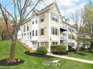 1007 Magnolia Ln, Branchburg, NJ 08876