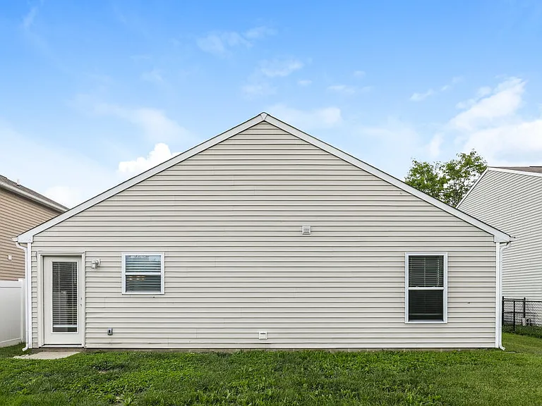 8039 Bach Dr — Photo 16