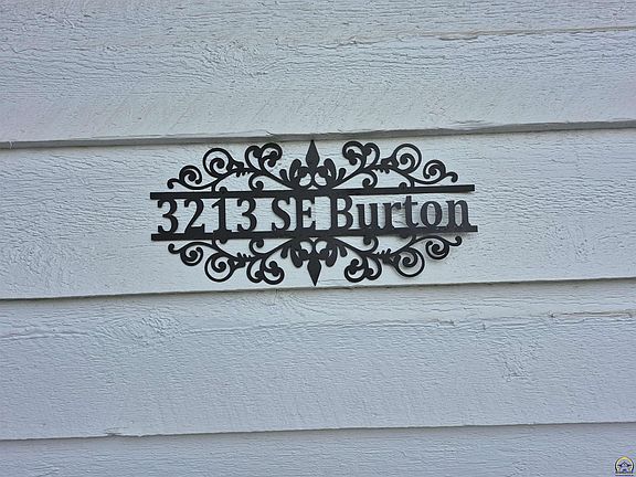 2nd image of 3213 SE Burton St