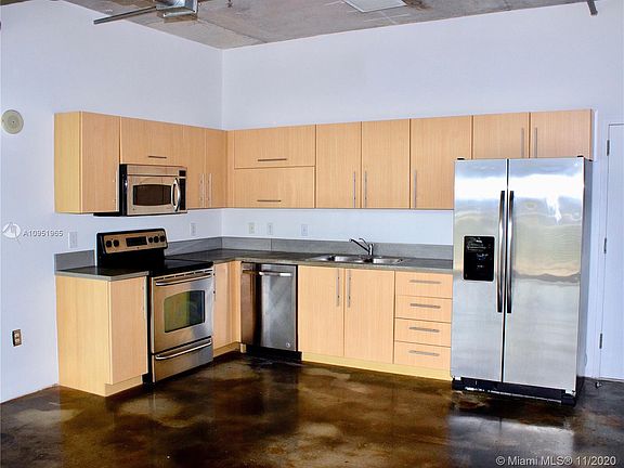 4th image of 444 NE 30th St Unit 602