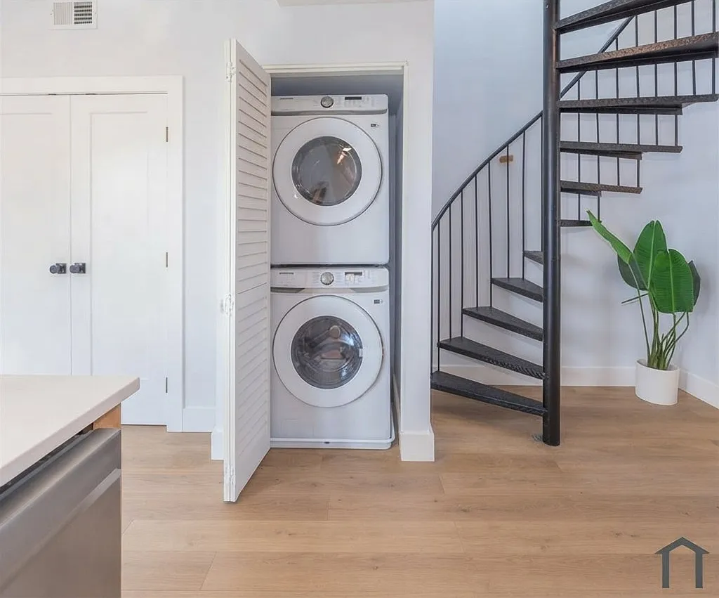 Stylish 2 Bed/2 Bath Penthouse Condo In Washington, Dc - Available 9/19/2026 - $3250.00/Mo! — Photo 4