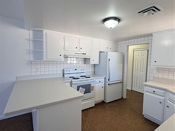 2nd image of 3508 Miramar Dr