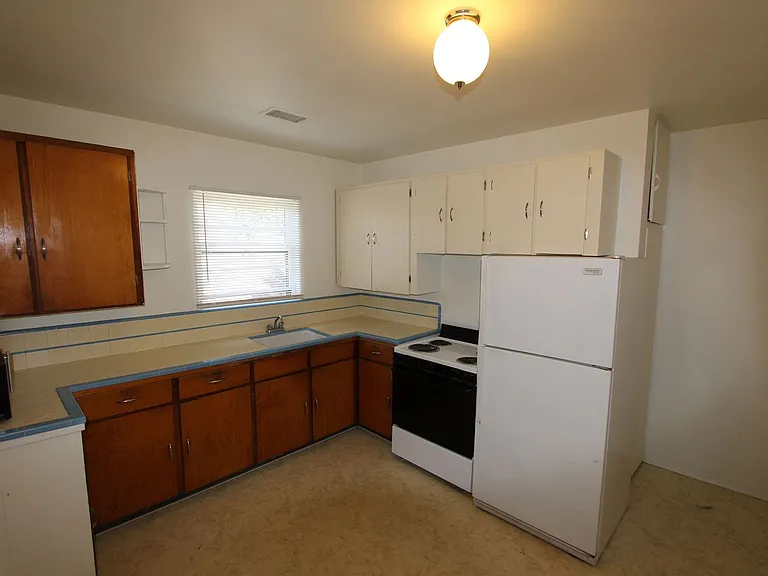 324 N San Francisco St — Photo 21