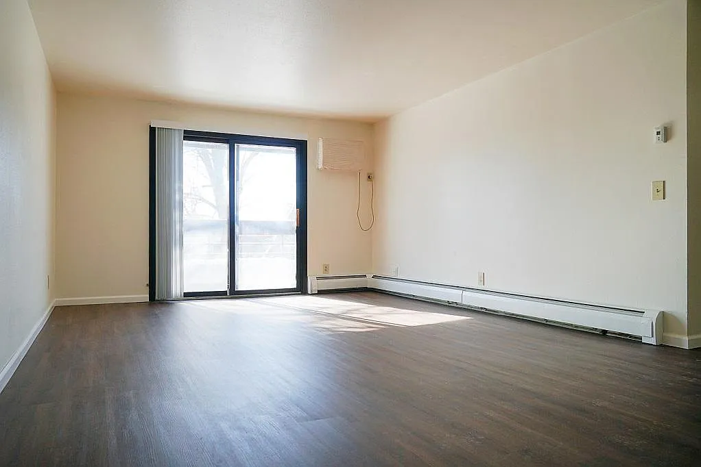 2 bed, 850 sqft, $1,379 — Photo 3
