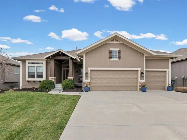 16336 S Twilight Ln, Olathe, KS 66062
