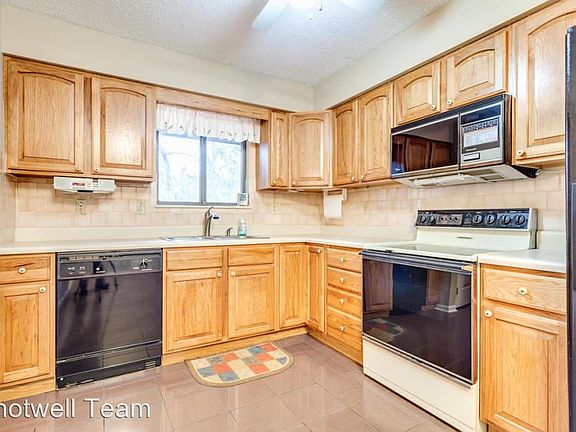 5th image of 121 Hilltop Ln