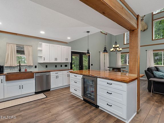 4th image of 148 Chimney Rock Ln