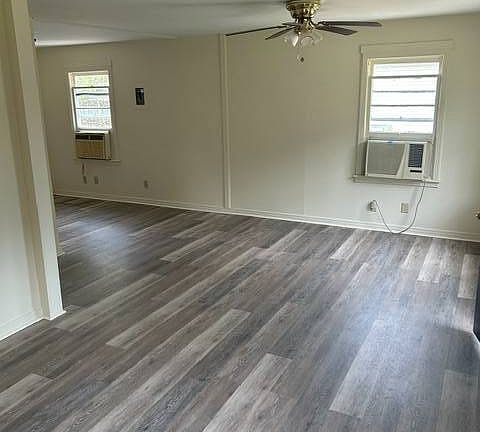 3rd image of 2215 Gum St
