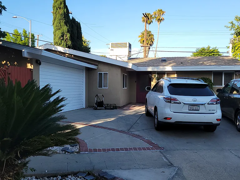 8242 Nestle Ave — Photo 2