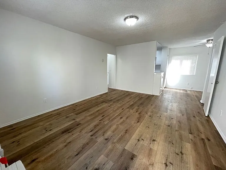 21736 Roscoe Blvd — Photo 17