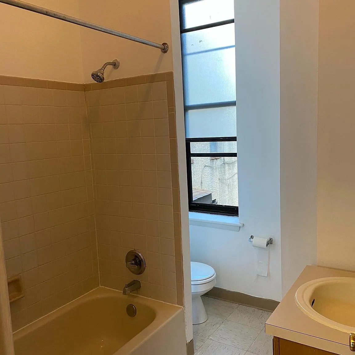 3 bed, 3627 sqft, $1,600 — Photo 4