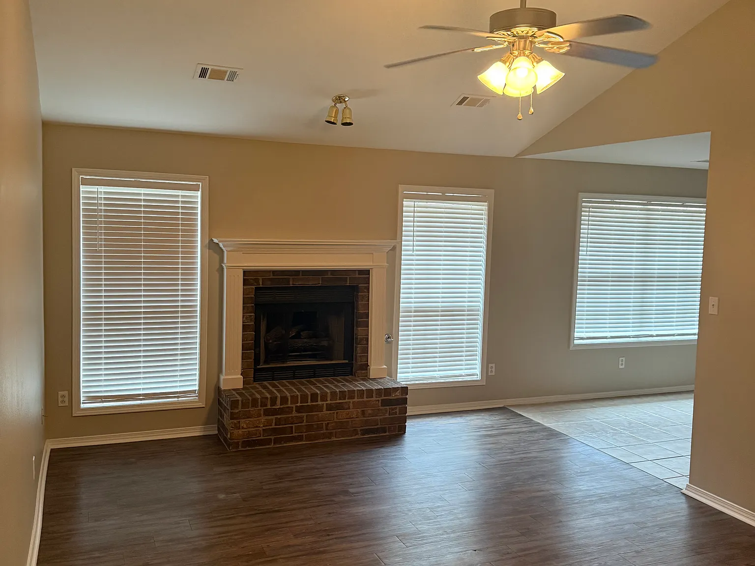 2 bed, 1100 sqft, $1,200 — Photo 3