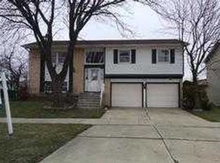 1690 Westbury Dr, Hoffman Estates, IL 60192