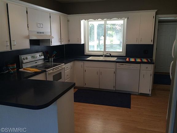 2nd image of 682 Saunders Ave