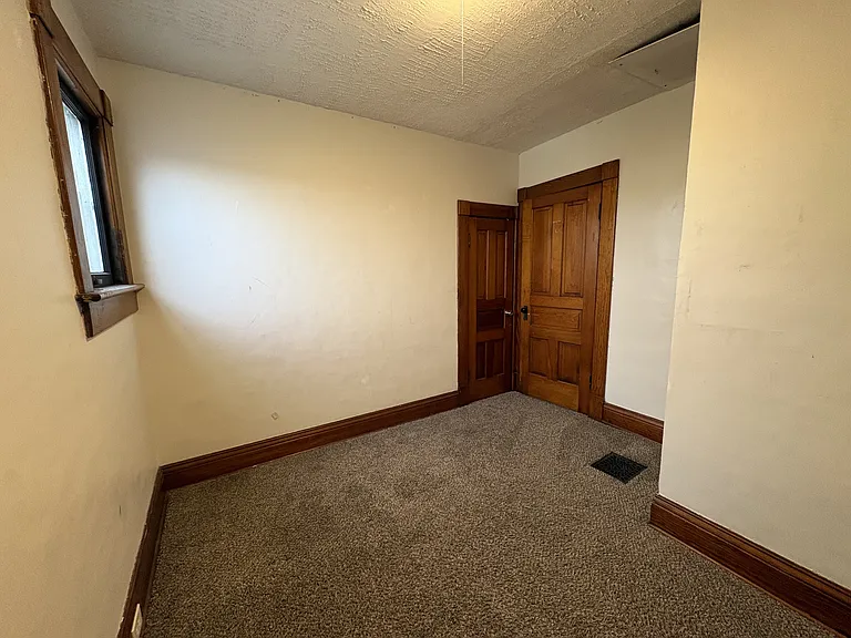 211 S Morton St — Photo 13